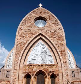 Ave Maria Oratory with side angels by Marton Varo - Photo courtesy of Marton Varo